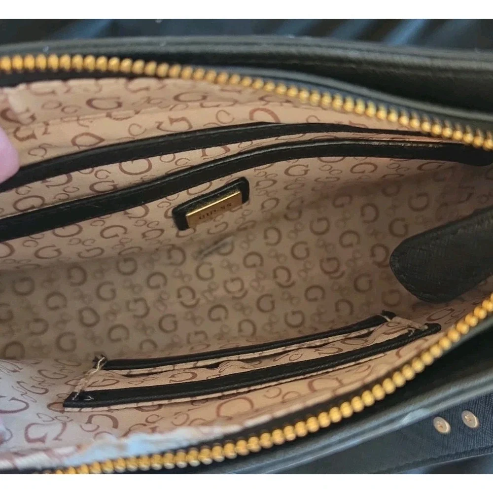 GUESS logo print hobo shoulder bag (2/19) Weekend Girliecore